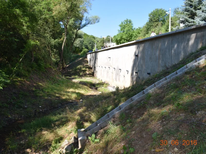 Укрепване на свлачищен участък при с.Клисура, ул. Балканска "№17-21"
