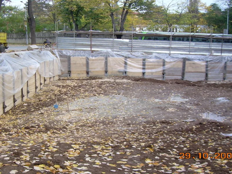 Укрепване на изкоп с Берлинска стена за ЖИЛИЩНА СГРАДА С МАГАЗИНИ