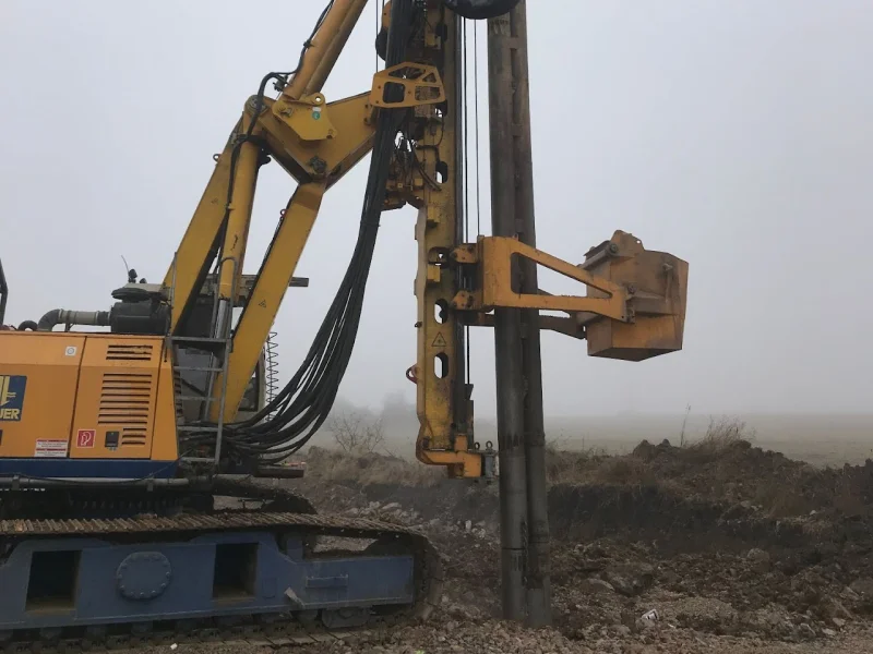 Бензиностанция, газстанция, метанстанция, търговски обект и трафопост - АМ Люлин, м."Манилов дол", р-н Овча купел