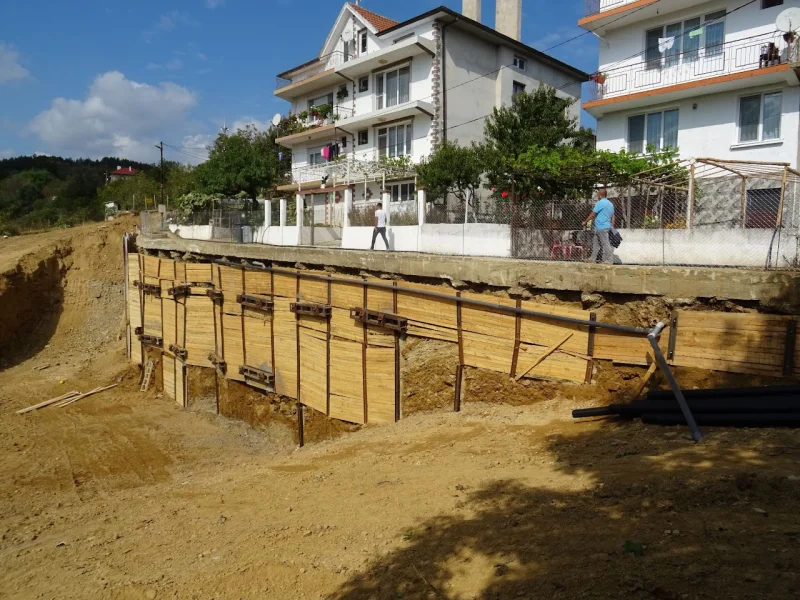 Укрепване и възстановяване на ул. „Бор" от о.т.56 до о.т.58, кв. „Изгрев", кв.18