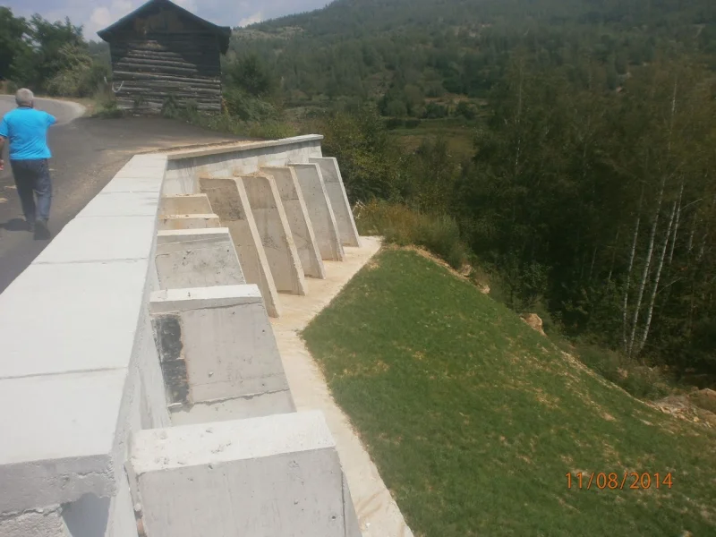 Укрепване на свлачище на път с. Кочан - с. Ваклиново