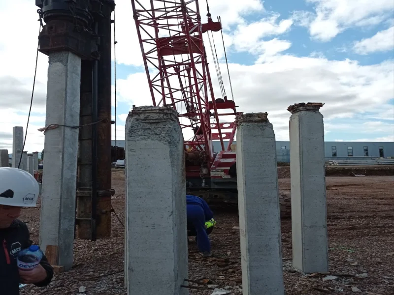 Пилотно фундиране със забивни пилоти за складова - административна сграда на БГМ Логистик ЕООД, м. "НПЗ Казичене-запад"