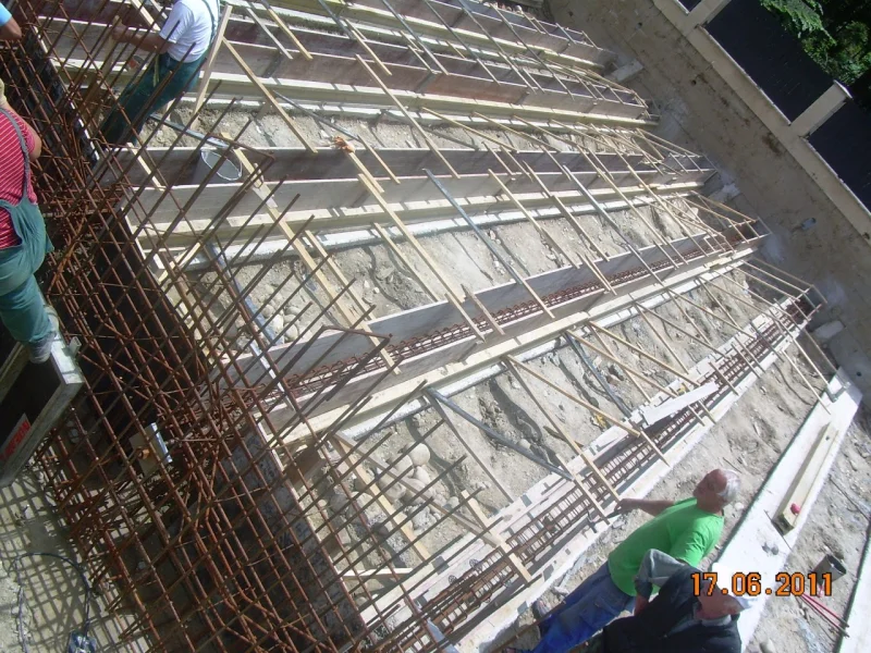 Аварийно укрепване на подпорна стена с височина 9м, м. Боровец