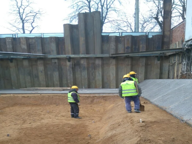 Укрепване на изкоп със стоманен шпунт за офисна сграда с подземен паркинг, бул. Т. Александров №130